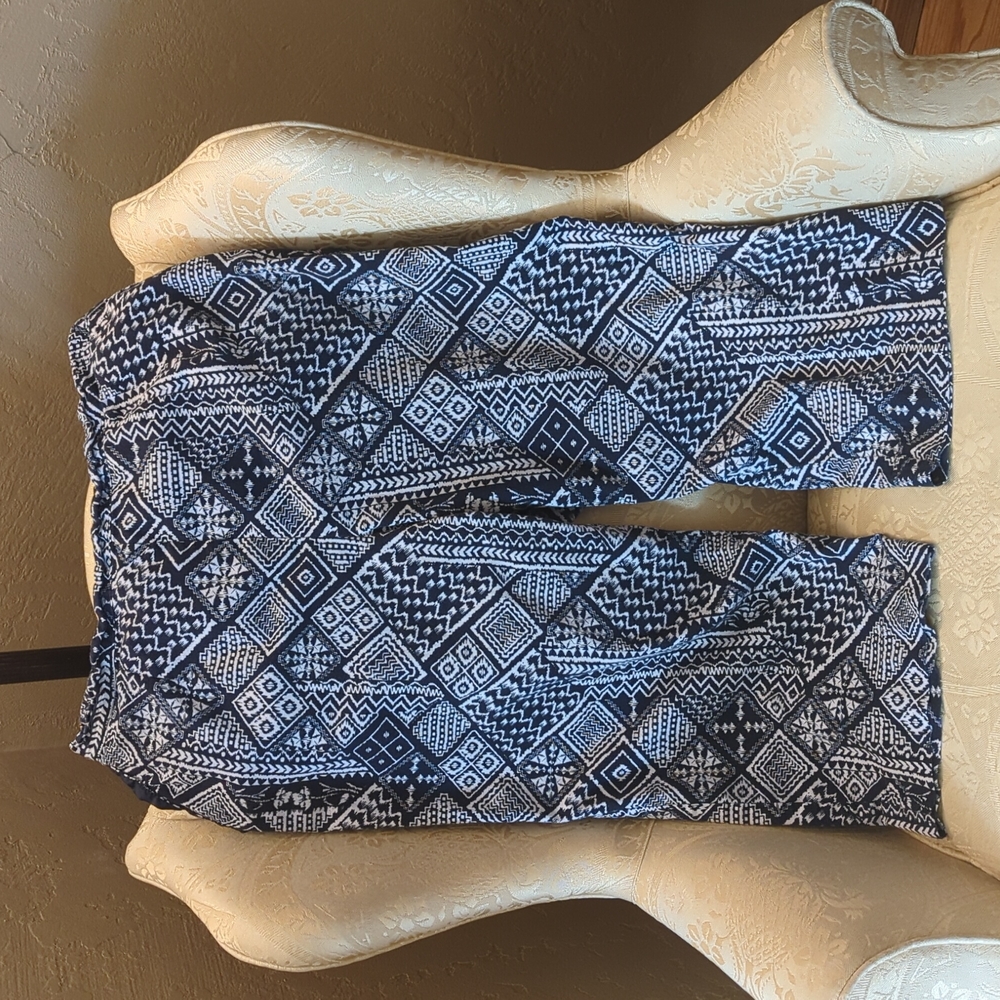 Alfred Dunner 16W Blue & White Capri with pockets!!